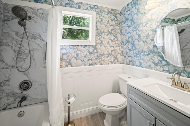 1400 Florida Ave, Saint Cloud, FL 34769 - full bath with wallpapered walls, a wainscoted wall, wood finished floors, shower / bath combo, and toilet