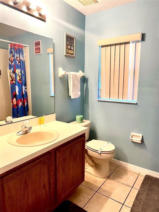 314 Saddle Ridge Dr, Davenport, FL 33896 - full bath with tile patterned flooring, vanity, baseboards, toilet, and a shower with shower curtain