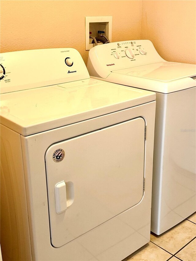 314 Saddle Ridge Dr, Davenport, FL 33896 - laundry room with light tile patterned floors and washing machine and dryer