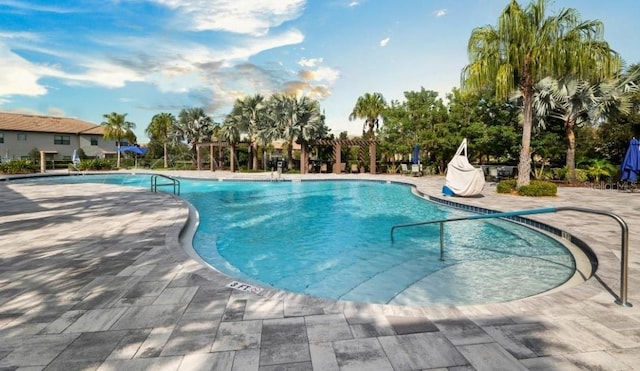 1231 Sandwedge St, Davenport, FL 33896 - community pool with a patio
