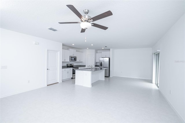 2189 Teneroc Trl, Lakeland, FL 33801 - unfurnished living room featuring a sink, baseboards, a ceiling fan, and visible vents