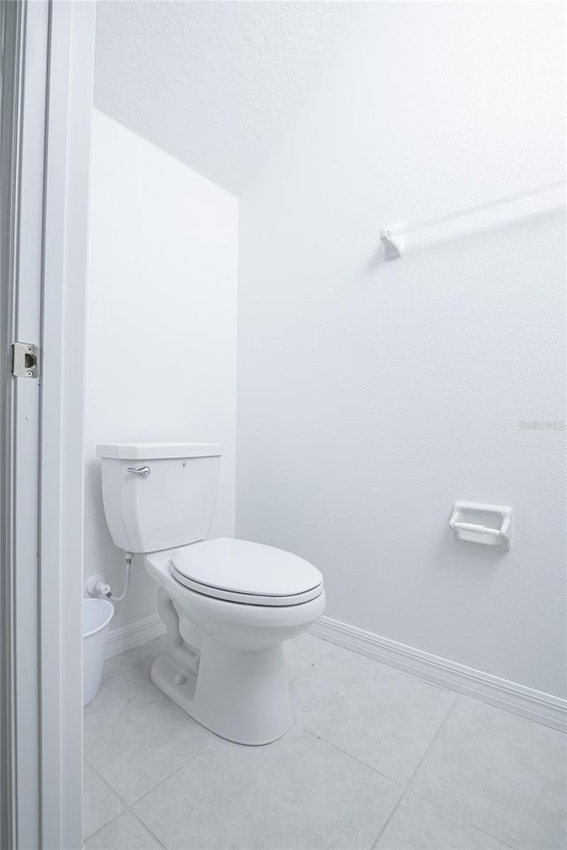 2189 Teneroc Trl, Lakeland, FL 33801 - bathroom featuring toilet, baseboards, tile patterned flooring, and a textured ceiling