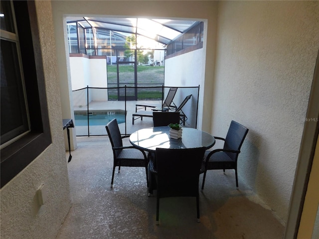 9079 Dogleg Dr, Davenport, FL 33896 - dining space with a textured wall and a sunroom
