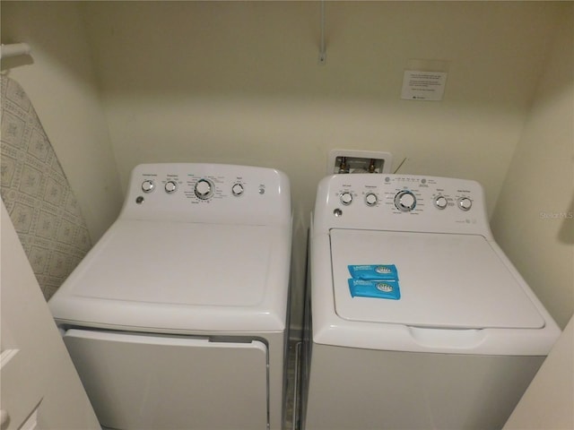 9079 Dogleg Dr, Davenport, FL 33896 - washroom featuring washer and clothes dryer