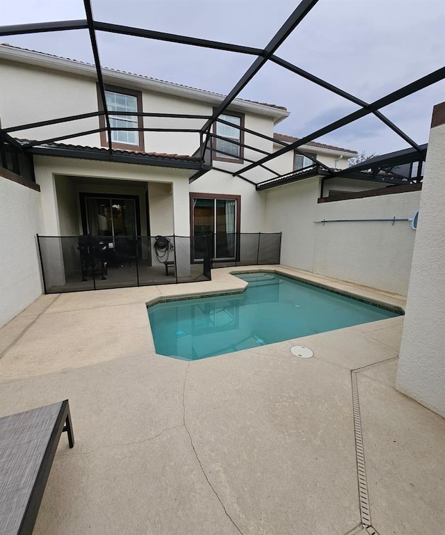 9079 Dogleg Dr, Davenport, FL 33896 - swimming pool with a patio and glass enclosure