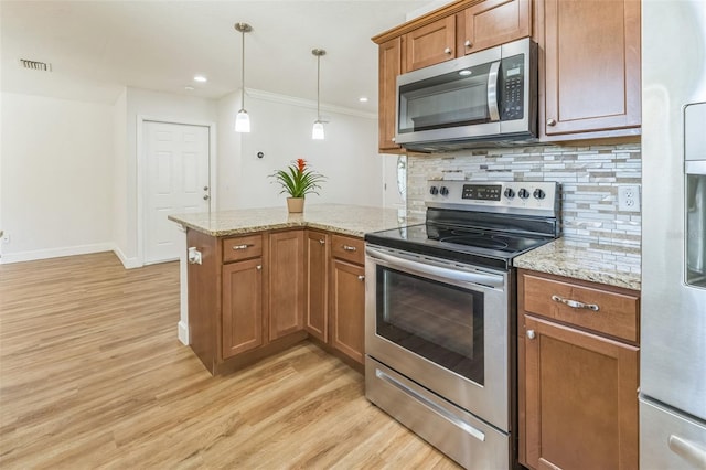 kitchen featuring stainless steel appliances, a peninsula, light wood-style floors, backsplash, and brown cabinetry