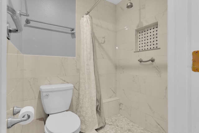 2398 Queenswood Cir, Kissimmee, FL 34743 - full bathroom with a tile shower and toilet