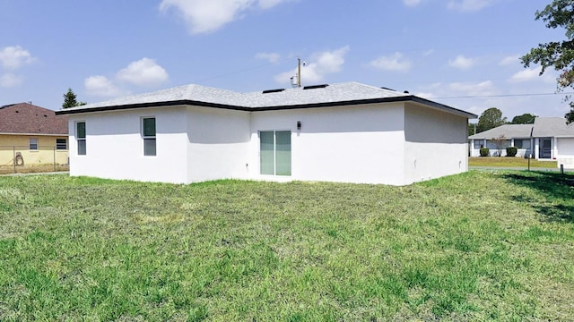 318 Cocoa Ct, Kissimmee, FL 34758 - back of property with stucco siding and a lawn