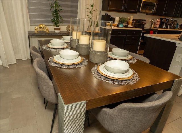 3920 Southern Vista Loop, Saint Cloud, FL 34772 - dining space with wallpapered walls