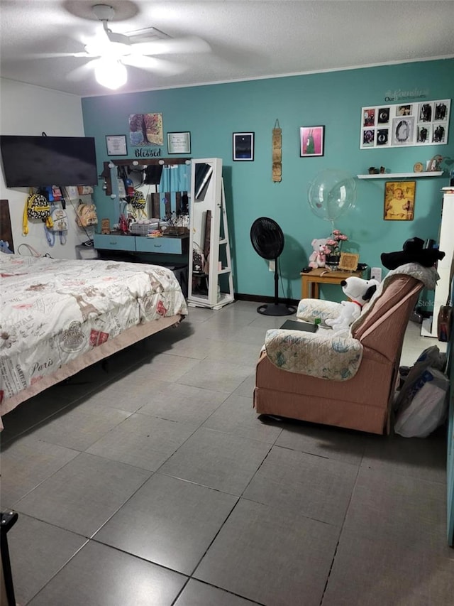 bedroom with ceiling fan