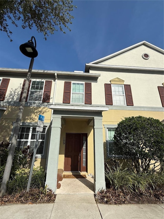 townhome / multi-family property featuring stucco siding