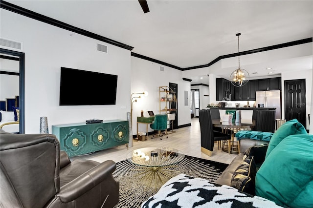 living area featuring an inviting chandelier, ornamental molding, light wood-style flooring, and visible vents