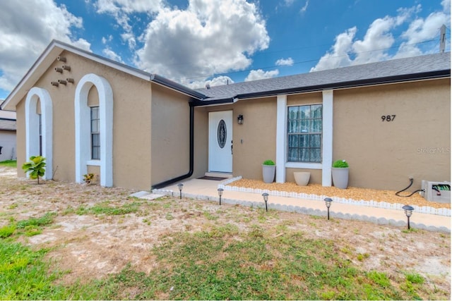 property entrance featuring stucco siding