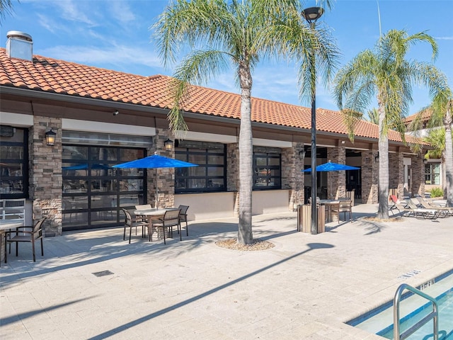 surrounding community with outdoor dining area