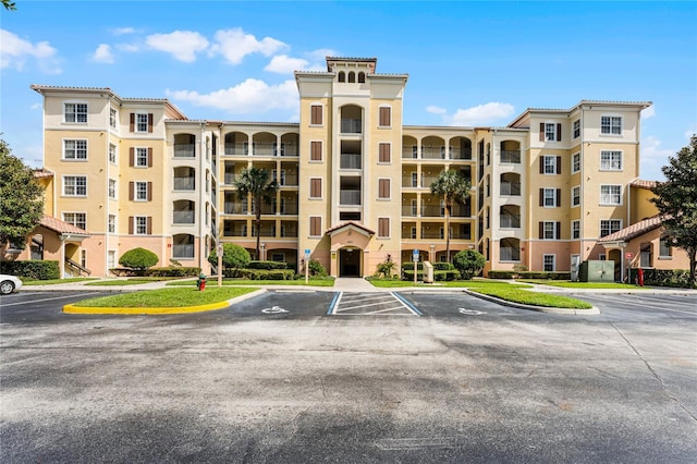 view of apartment building / complex with uncovered parking