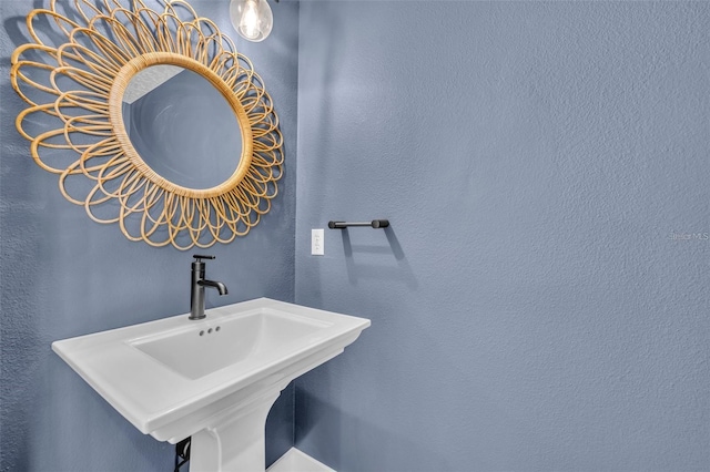 2287 Park Maitland Ct, Maitland, FL 32751 - bathroom featuring a sink and a textured wall