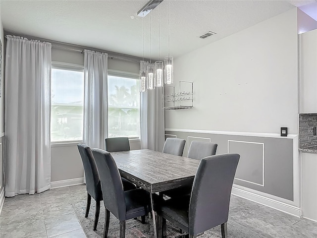 12313 Prairie Plantation Way, Orlando, FL 32824 - dining space with a textured ceiling