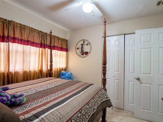 bedroom featuring a closet, a textured ceiling, and a ceiling fan