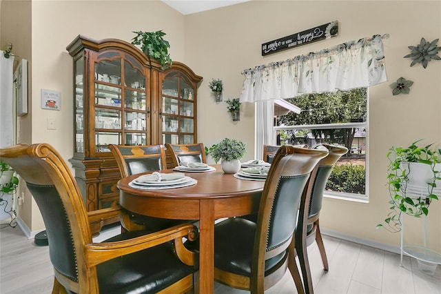 906 Elm Forest Dr, Minneola, FL 34715 - dining area featuring baseboards