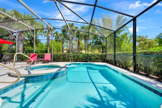 4416 Acorn Ct, Davenport, FL 33837 - view of pool featuring a pool with connected hot tub, a patio, glass enclosure, and view of wooded area