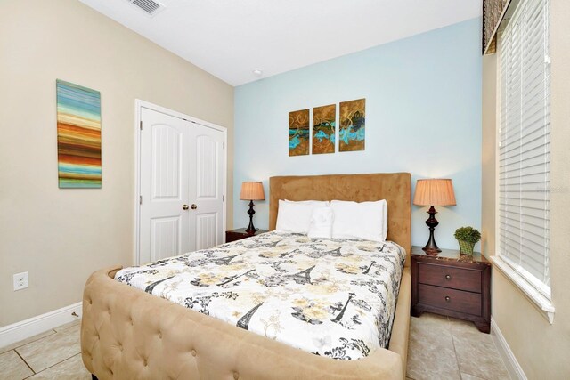 4416 Acorn Ct, Davenport, FL 33837 - tiled bedroom with baseboards and a closet