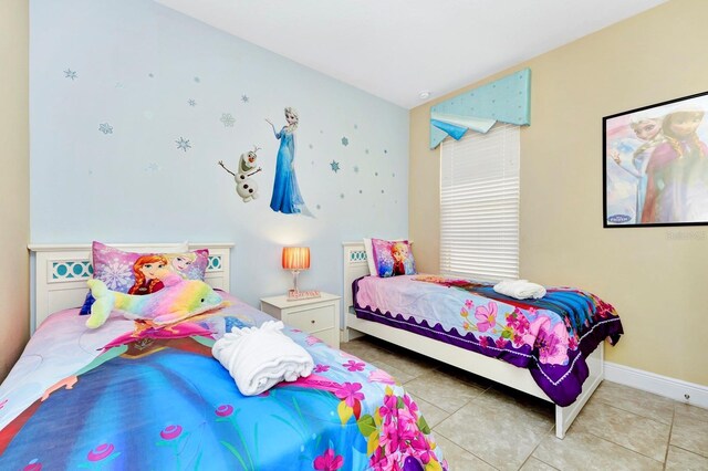 4416 Acorn Ct, Davenport, FL 33837 - tiled bedroom with lofted ceiling and baseboards