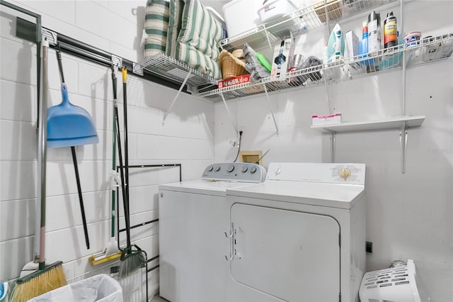2473 Saint Augustine Blvd, Haines City, FL 33844 - clothes washing area with independent washer and dryer