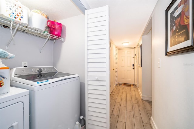 4403 S Semoran Blvd Unit 2, Orlando, FL 32822 - clothes washing area featuring independent washer and dryer, light wood-type flooring, and baseboards
