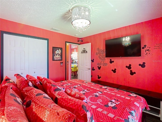 550 Canary Island Cir, Davenport, FL 33837 - bedroom with a chandelier, a textured ceiling, and a closet