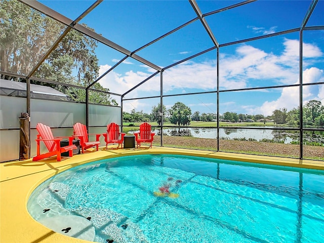 550 Canary Island Cir, Davenport, FL 33837 - outdoor pool featuring a water view, a lanai, and a patio area