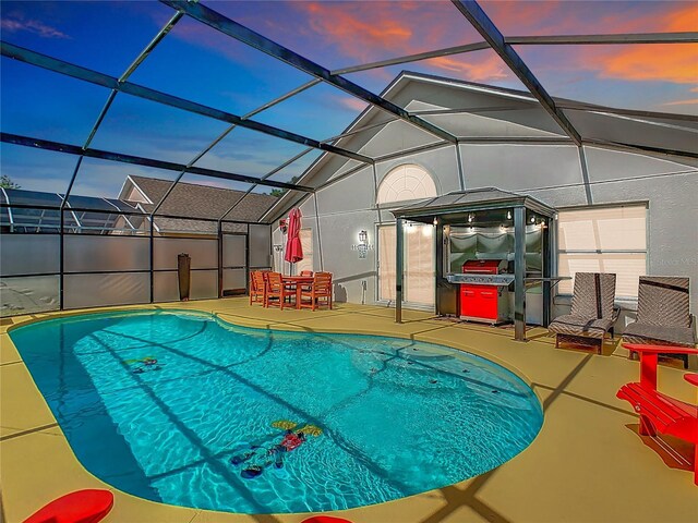 550 Canary Island Cir, Davenport, FL 33837 - outdoor pool with a patio area and a lanai