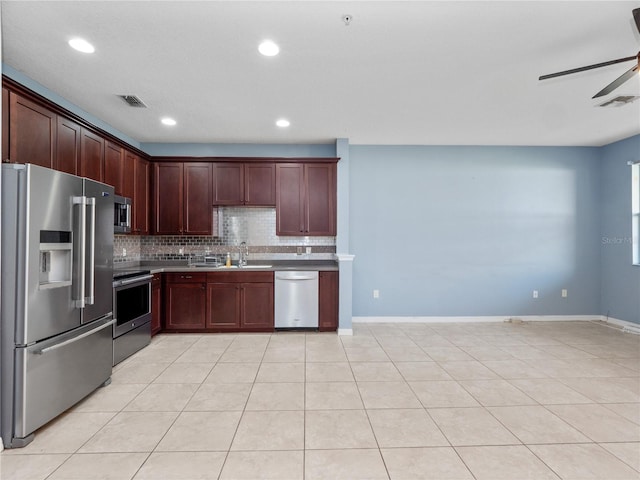 kitchen with stainless steel appliances, a sink, decorative backsplash, ceiling fan, and recessed lighting