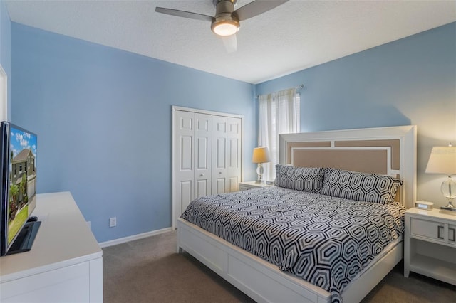 8571 La Isla Dr, Kissimmee, FL 34747 - bedroom featuring dark carpet, a closet, and a ceiling fan