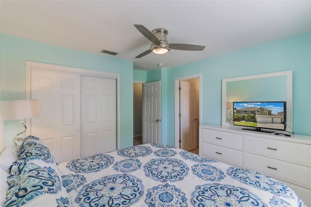 8571 La Isla Dr, Kissimmee, FL 34747 - bedroom with a closet and ceiling fan