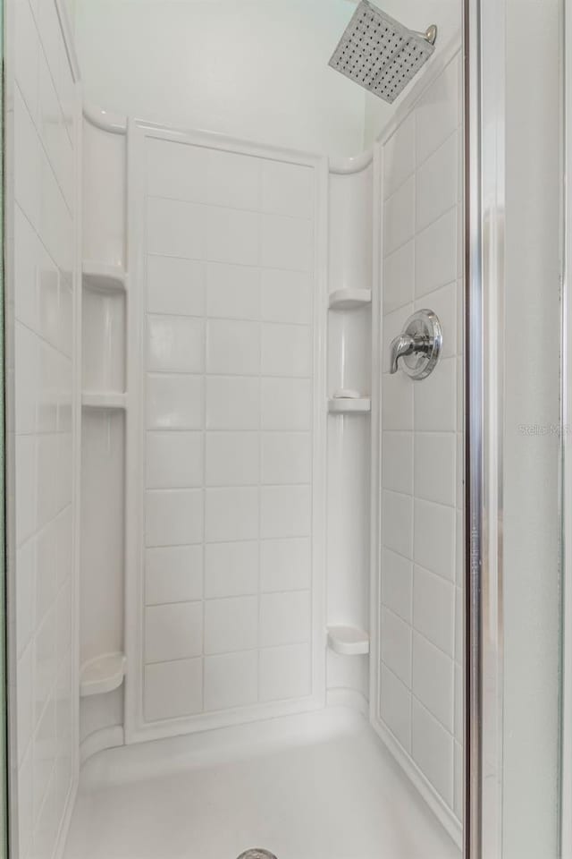 8571 La Isla Dr, Kissimmee, FL 34747 - bathroom featuring a stall shower