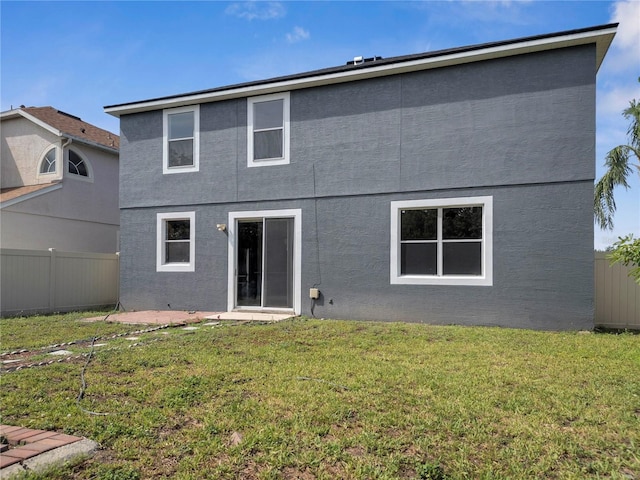 5768 Los Palma Vista Dr, Orlando, FL 32837 - back of property with stucco siding