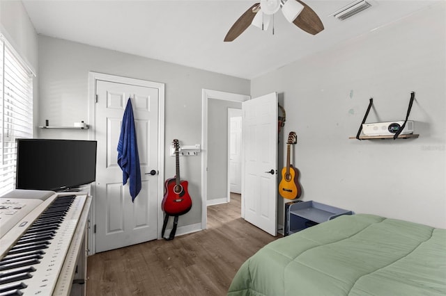 1024 Cohassett Ave, Lake Wales, FL 33853 - bedroom with wood finished floors and a ceiling fan