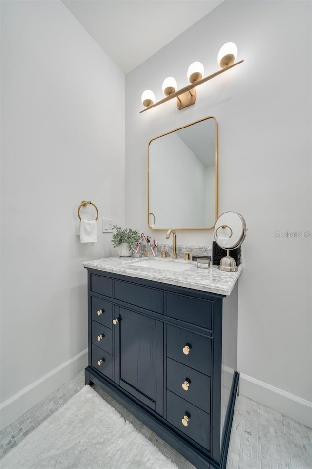 423 Arbor Cir, Celebration, FL 34747 - bathroom with baseboards and vanity