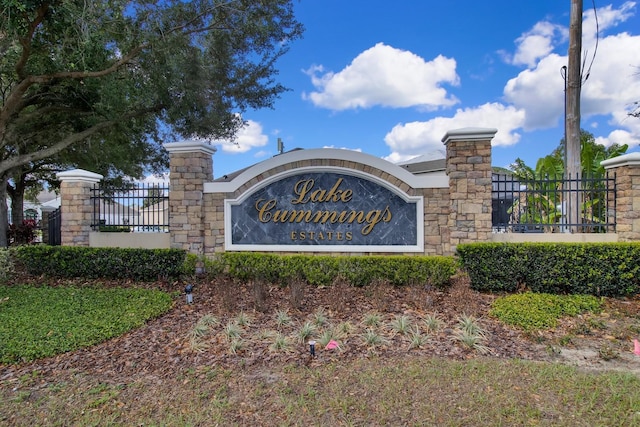 561 Lake Cummings Way, Lake Alfred, FL 33850 - community sign featuring fence