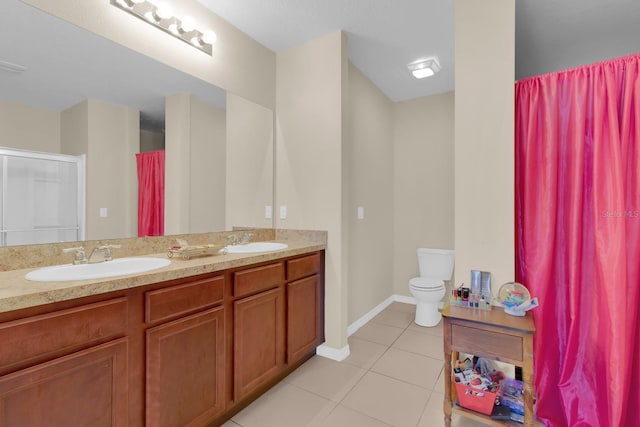 561 Lake Cummings Way, Lake Alfred, FL 33850 - full bath featuring toilet, tile patterned floors, double vanity, and baseboards