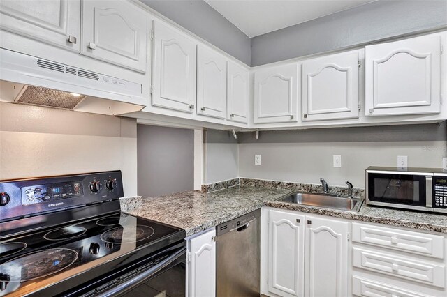 2864 N Powers Dr Unit 150, Orlando, FL 32818 - kitchen featuring appliances with stainless steel finishes, a sink, under cabinet range hood, and white cabinets