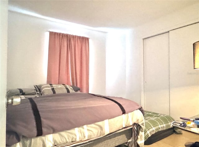 bedroom with a closet
