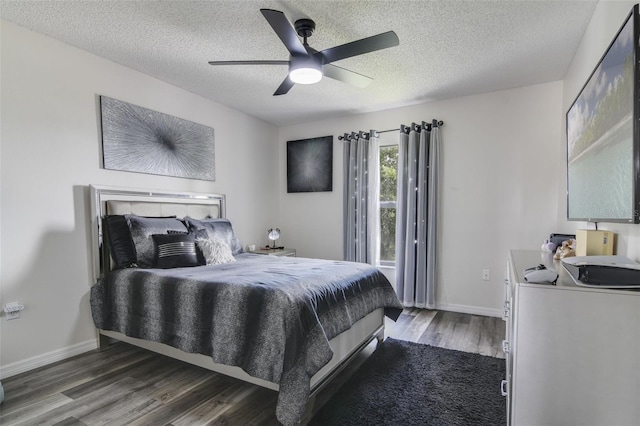 102 Royalty Cir, Sanford, FL 32771 - bedroom with wood finished floors, a textured ceiling, baseboards, and ceiling fan