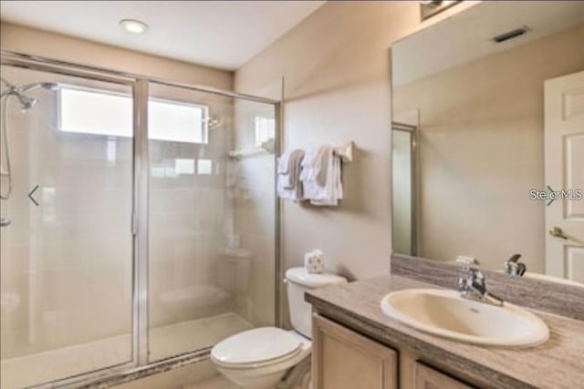 214 Tupelo Cir, Davenport, FL 33897 - full bathroom featuring a shower stall, toilet, and vanity