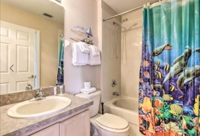 214 Tupelo Cir, Davenport, FL 33897 - bathroom featuring shower / tub combo, vanity, and toilet