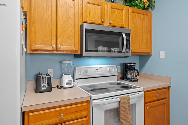 3015 Yellow Lantana Ln, Kissimmee, FL 34747 - kitchen featuring white appliances and light countertops