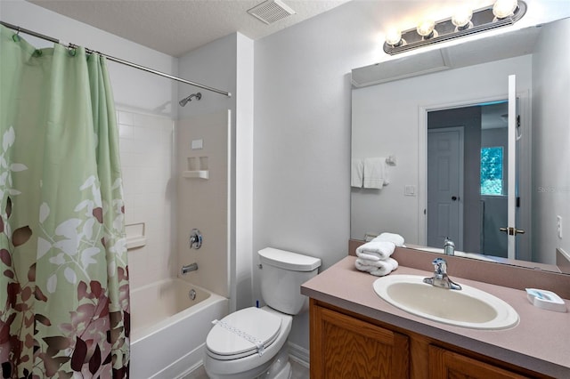 3015 Yellow Lantana Ln, Kissimmee, FL 34747 - full bathroom with toilet, vanity, and shower / bathtub combination with curtain