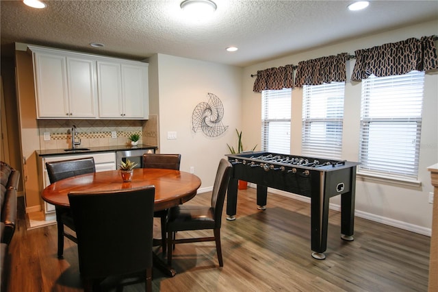 2147 Tripoli Ct, Kissimmee, FL 34747 - recreation room with wood finished floors, a sink, a textured ceiling, baseboards, and recessed lighting