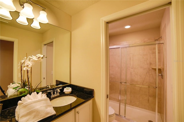 2147 Tripoli Ct, Kissimmee, FL 34747 - full bath featuring a shower stall, toilet, vanity, recessed lighting, and a chandelier
