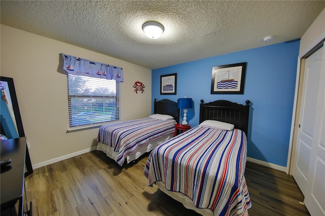 2147 Tripoli Ct, Kissimmee, FL 34747 - bedroom featuring wood finished floors, a textured ceiling, and baseboards
